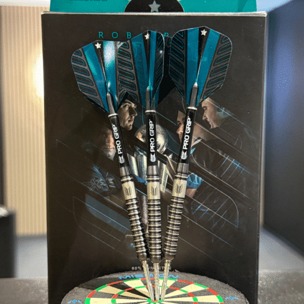 RARE ROB CROSS 2018 WORLD CHAMPION LIMITED EDITION DARTS - Image 2